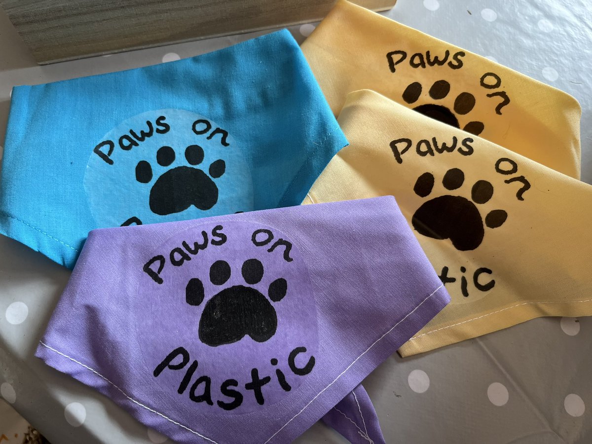 pawsonplastic's tweet photo. Some of our lesser spotted ‘vintage’ Paws on Plastic bandanas will be on sale at @BarkLove at @SWG3glasgow this Sunday. Come down & see us at Stand A2 in the TV Studio to get yours.
Which colour will you choose? #glasgowdogs #whatsonglasgow https://t.co/faYBke56eP