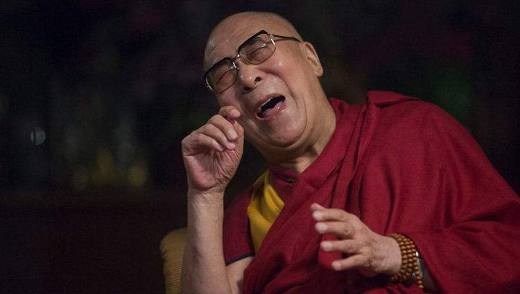 "Une journée sans rire est une journée perdue."
#DalaiLama90