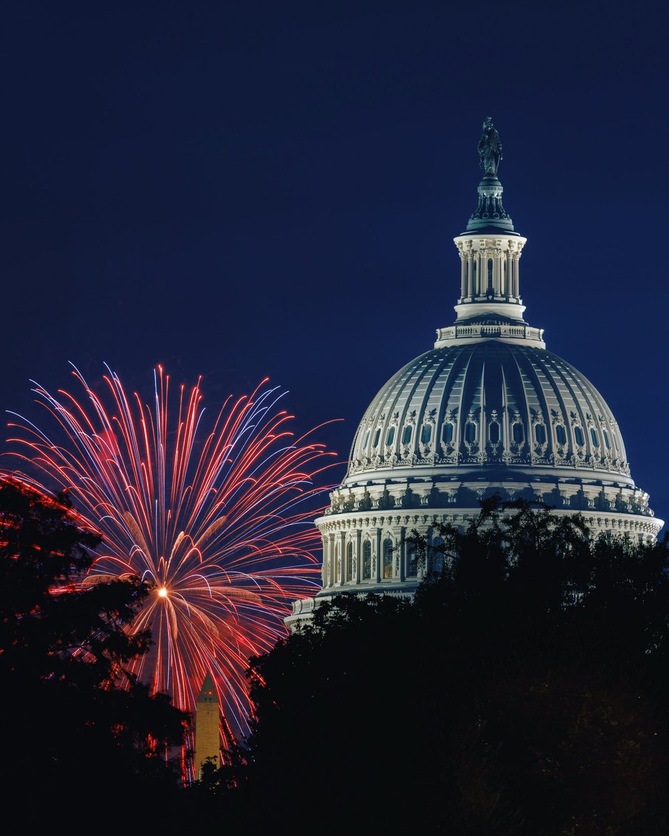 2025 National Fireworks Display <a href="/capitalweather/">Capital Weather Gang</a> <a href="/PoPville/">PoPville</a> #FourthOfJuly #independenceday2025 #IndependenceDay