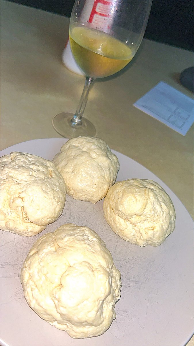 What a week worked Saturday.

Massage ✅ 
Last minute beers with friends ✅ 
Homemade chicken kebab with flatbreads ✅ 
Wine ✅ 

Wee Angela from Glasgow is magician on my hammy left shoulder btw.