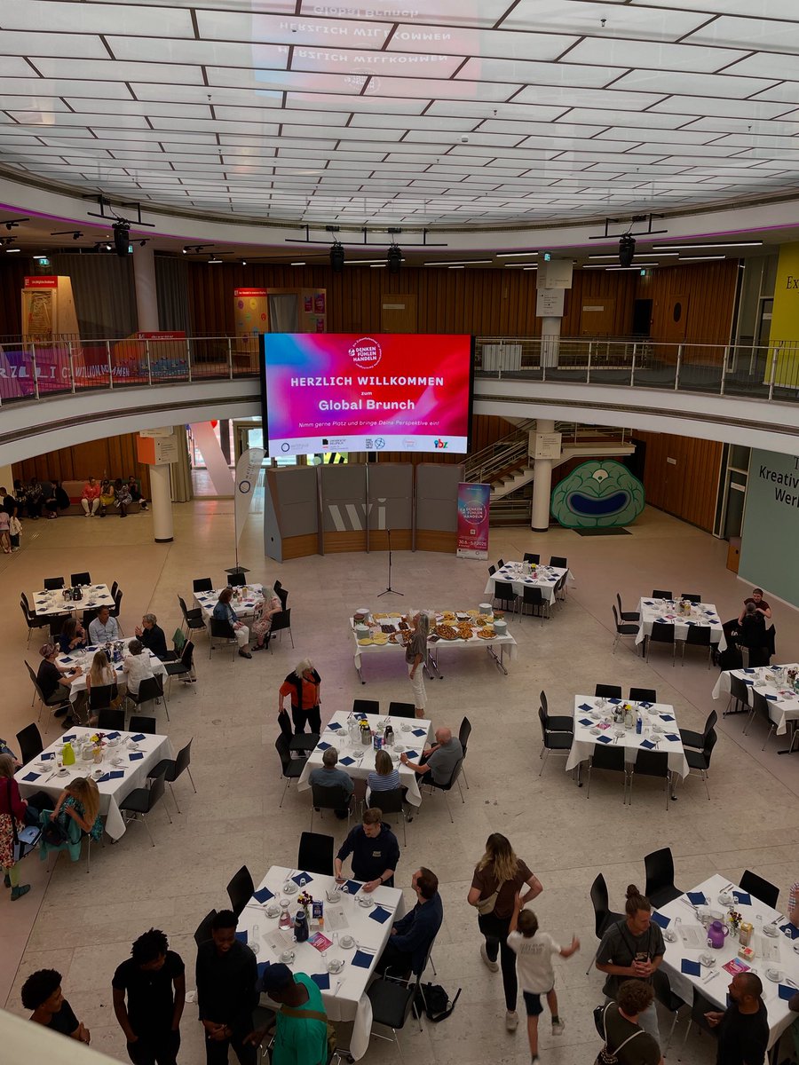 DerGugat's tweet image. 🌍 Beim Global Brunch in der Wissenswerkstadt Bielefeld ging es um globale Gerechtigkeit, Zusammenhalt und Dialog. Danke für die wichtigen Impulse – und das großartige Essen! 💬🤝 #Bielefeld #GlobalBrunch #Nachhaltigkeit #LiB