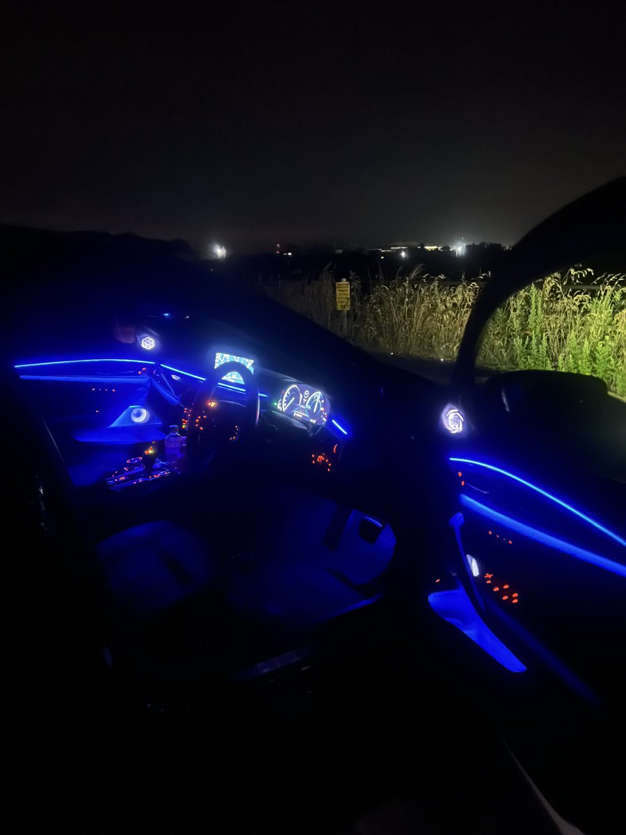 ave488's tweet photo. 1週間経ちましたがG30 540i xDrive納車されました！
B&amp;W入りで快適仕様です🥰
純正で乗る予定でしたが早速ライト関係全部変えてマグネティックパドルシフトに変えてStage1ぶっ込んでPS4S入れました() https://t.co/DETeMNkjg5