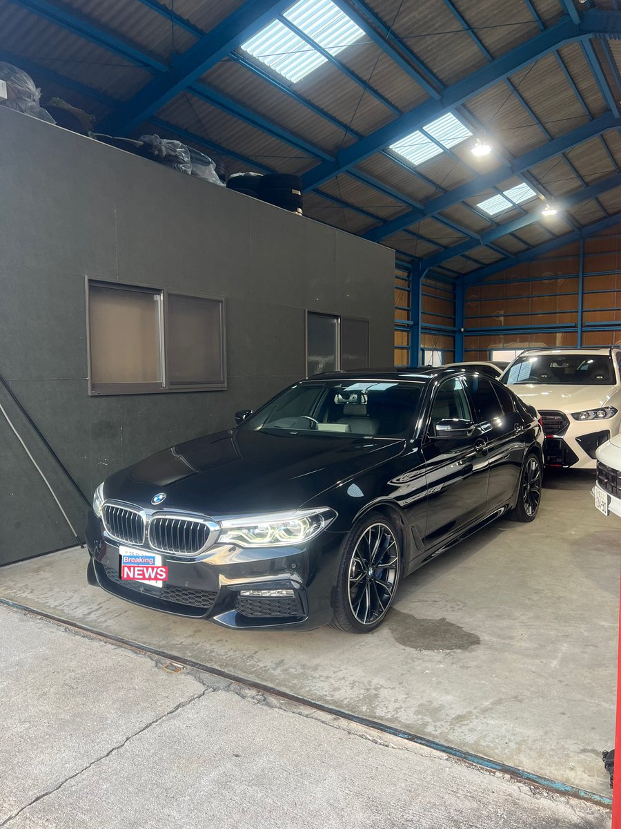 ave488's tweet photo. 1週間経ちましたがG30 540i xDrive納車されました！
B&amp;W入りで快適仕様です🥰
純正で乗る予定でしたが早速ライト関係全部変えてマグネティックパドルシフトに変えてStage1ぶっ込んでPS4S入れました() https://t.co/DETeMNkjg5