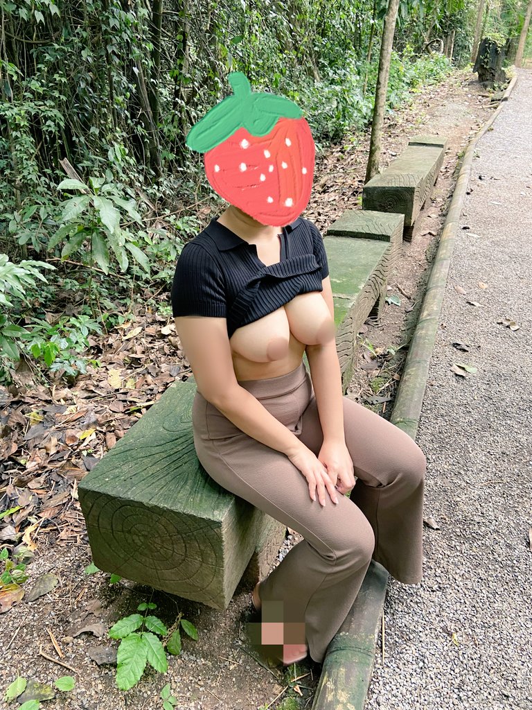 ขอนั่งพักแปบนะ 
#outdoor #โนบรา #คู่ไม่แลก #โชว์นม