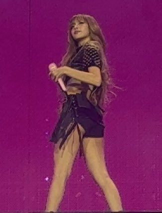 lala_lsm3's tweet photo. LALISAAAA 

LISA ROCKS GOYANG STADIUM
#DEADLINEinSeoul_LISA
#BLACKPINK_DEADLINE https://t.co/9p1ELruSuj