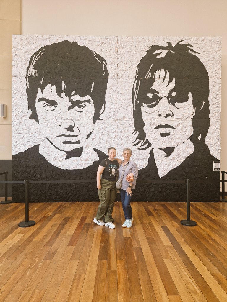 Lowri (@lowrilooo) on Twitter photo Couldn't pop into Cardiff without going to see the Wonder Wall by the fab <a href="/NathanWyburnArt/">Nathan Wyburn Artist</a> ! Couldn't pop into Cardiff without going to see the Wonder Wall by the fab <a href="/NathanWyburnArt/">Nathan Wyburn Artist</a> !