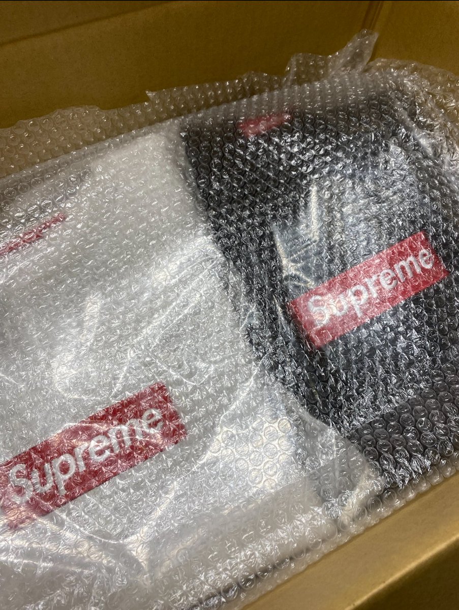 宅配受付開始しました

DMやLINEで細かい打ち合わせ後に
発送して頂き
クリーニング後→丁寧に包装
お返し致します

#supreme