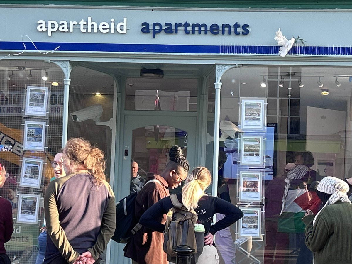 fee0na's tweet image. I’m extremely honoured and excited that my show is following Apartheid apartments by @darren_cullen Please get here to see this before it goes to Middlesbrough
