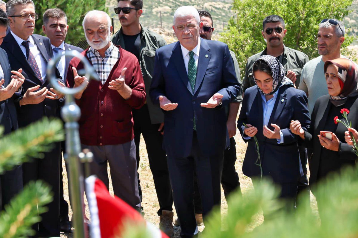 Şehitler vurulunca değil, unutulunca ölür...

Başbağlar’da pkk terör örgütü tarafından alçakça katledilen 33 şehidimizi rahmetle anıyor,

Çocukların gülüşünü, anaların dualarını, bir köyün umutlarını da yakıp yok eden bölücü terör örgütünü lanetliyorum.