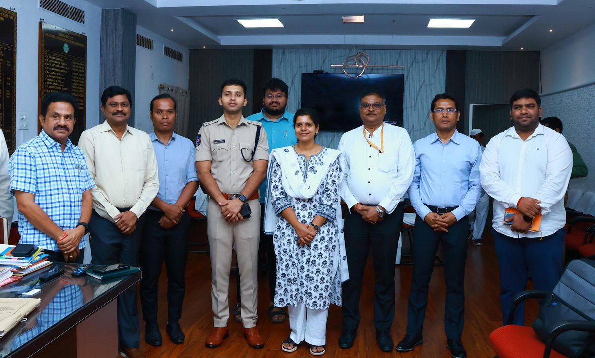 ☄️జాతీయస్థాయిలో విపత్తుల నిర్వహణ అథారిటీ ఉన్నట్లుగానే జిల్లా స్థాయిలో జిల్లా విపత్తుల నిర్వహణ అథారిటీని ఏర్పాటు చేశామని,ఇందులో అన్ని శాఖల అధికారులను భాగస్వామ్యం చేసినట్లు కలెక్టర్ వెల్లడించారు . విపత్తుల నిర్వహణకు నల్గొండ జిల్లా యంత్రాంగం ఎల్లప్పుడూ సంసిద్ధంగా ఉంటుందని జిల్లా