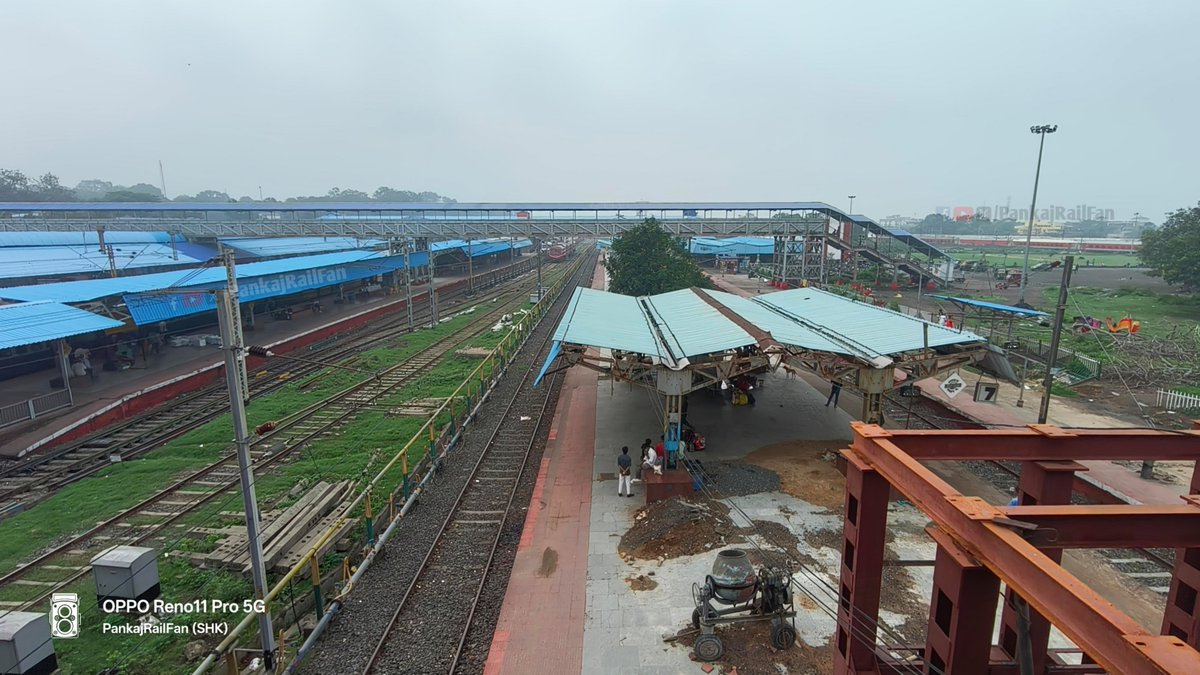 Pankaj_Rail_Fan (@pankajrailfan) on Twitter photo рдзрдирдмрд╛рдж рдЬрдВрдХреНрд╢рди рд░реЗрд▓рд╡реЗ рд╕реНрдЯреЗрд╢рди..ЁЯЪЙЁЯШН
рдпрд╣ рд╕реНрдЯреЗрд╢рди рдЭрд╛рд░рдЦрдВрдб рд░рд╛рдЬреНрдп рдХреЗ рдзрдирдмрд╛рдж рдЬрд┐рд▓реЗ рдореЗрдВ рд╣рд╛рд╡рдбрд╝рд╛-рдирдИ рджрд┐рд▓реНрд▓реА рдЧреНрд░реИрдВрдб рдХреЙрд░реНрдб рд░реЗрд▓рд▓рд╛рдЗрди рдкрд░ рд╕реНрдерд┐рдд рд╣реИ, рдЗрд╕рдХрд╛ рд╕реНрдЯреЗрд╢рди рдХреЛрдб DHN рд╣реИред
#Dhanbad #Jharkhand рдзрдирдмрд╛рдж рдЬрдВрдХреНрд╢рди рд░реЗрд▓рд╡реЗ рд╕реНрдЯреЗрд╢рди..ЁЯЪЙЁЯШН
рдпрд╣ рд╕реНрдЯреЗрд╢рди рдЭрд╛рд░рдЦрдВрдб рд░рд╛рдЬреНрдп рдХреЗ рдзрдирдмрд╛рдж рдЬрд┐рд▓реЗ рдореЗрдВ рд╣рд╛рд╡рдбрд╝рд╛-рдирдИ рджрд┐рд▓реНрд▓реА рдЧреНрд░реИрдВрдб рдХреЙрд░реНрдб рд░реЗрд▓рд▓рд╛рдЗрди рдкрд░ рд╕реНрдерд┐рдд рд╣реИ, рдЗрд╕рдХрд╛ рд╕реНрдЯреЗрд╢рди рдХреЛрдб DHN рд╣реИред
#Dhanbad #Jharkhand