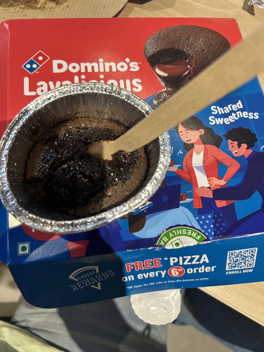 ipkinks's tweet photo. @dominos_india @dominos Is this the experience you want customers to have choco-lava didn’t had lava, we asked for replacement. We were returned back with rude response, after our non acceptance they provided us again with same stale test and hard base. Raipur outlet, colour mall https://t.co/Wv3kc1moal