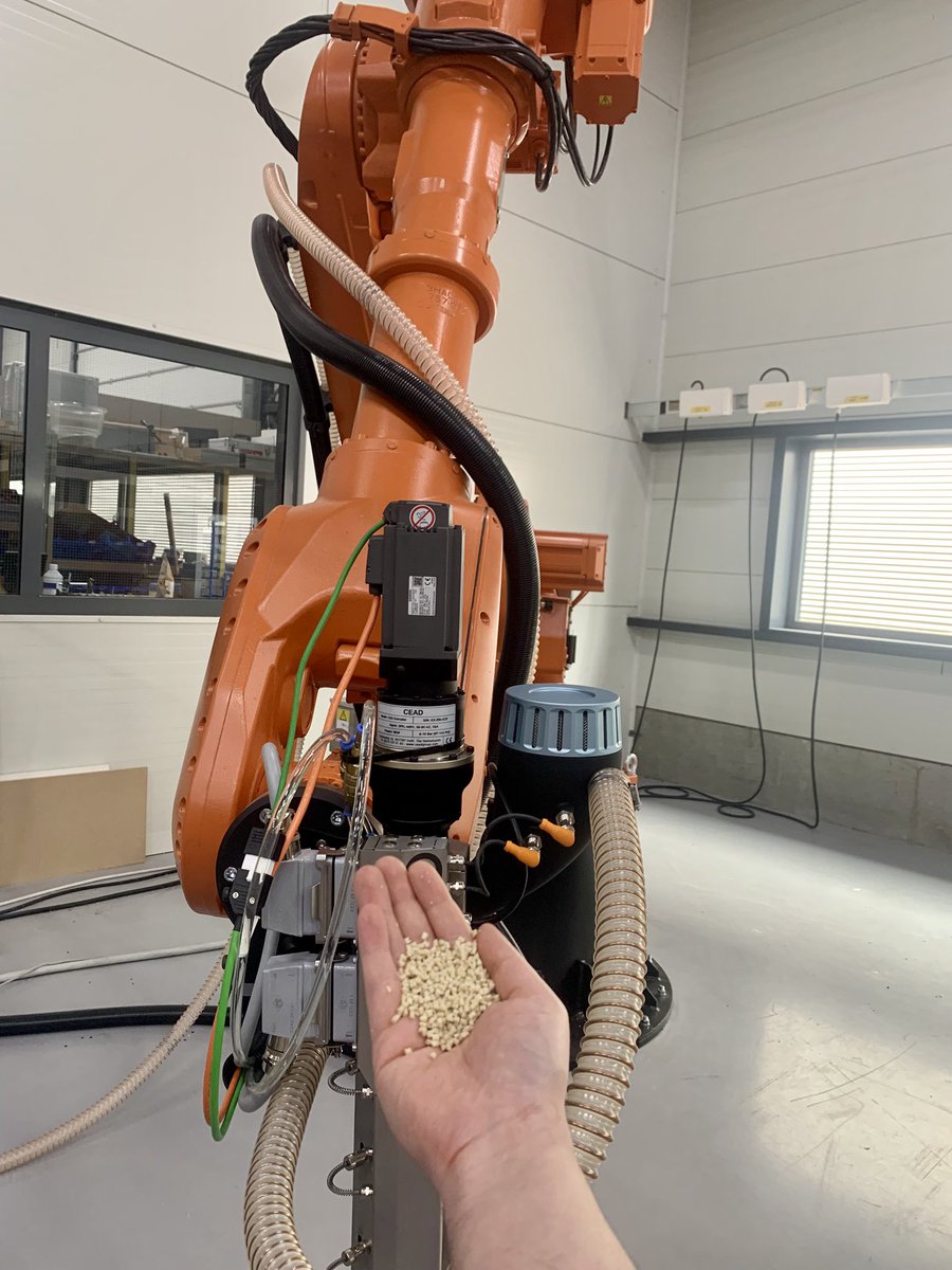 fntsmn's tweet image. Weekend printing on the robot! Again a really technical polymer! Any guesses?