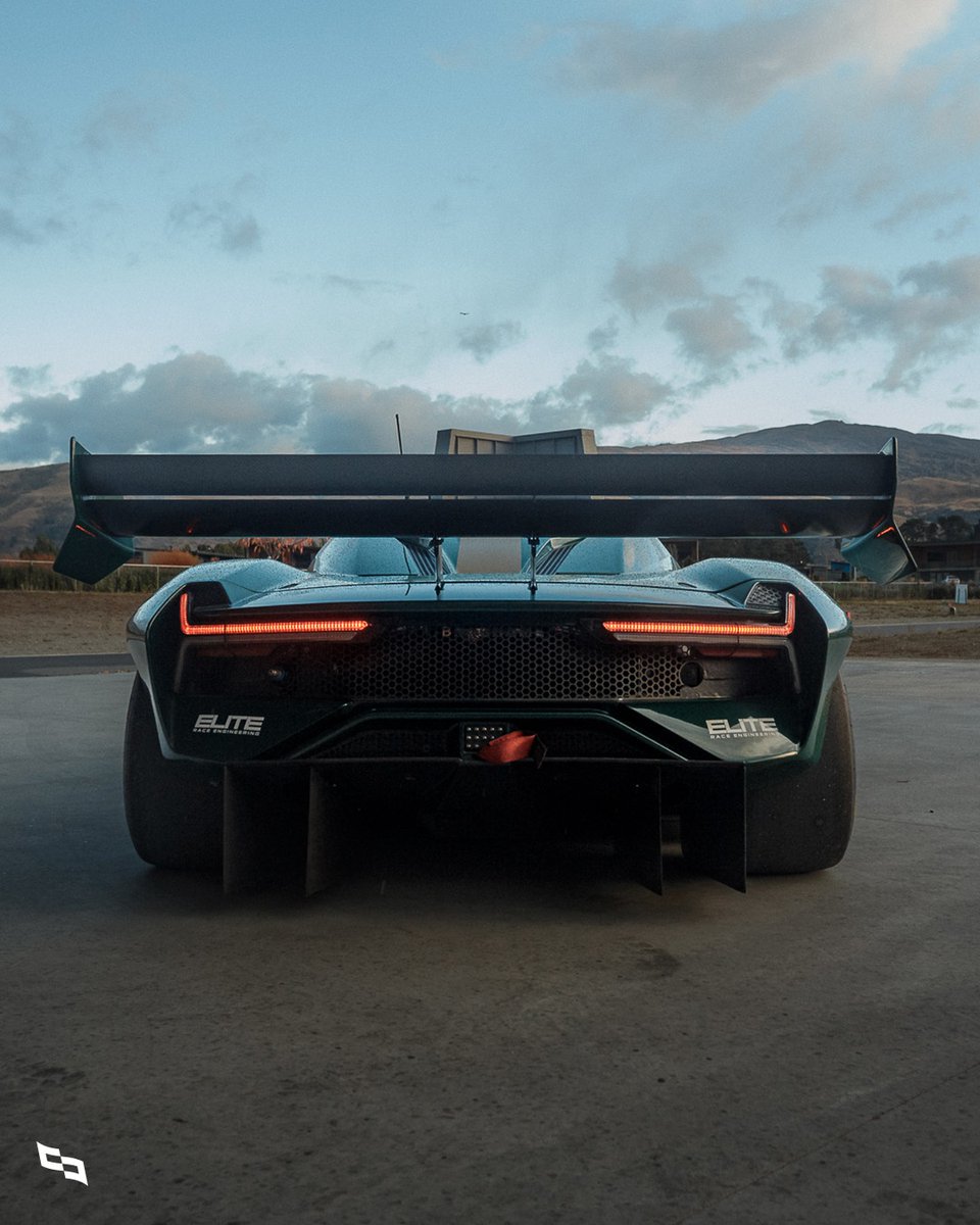 This Brabham BT62 is a track-focused hypercar, which is reportedly one of just seven examples produced, and the sole right-hand-drive example. 

📍LIVE NOW - Highlands Park, New Zealand

🔗Find out more: collectingcars.com/for-sale/2020-…

#CollectingCars #Brabham #Racecar