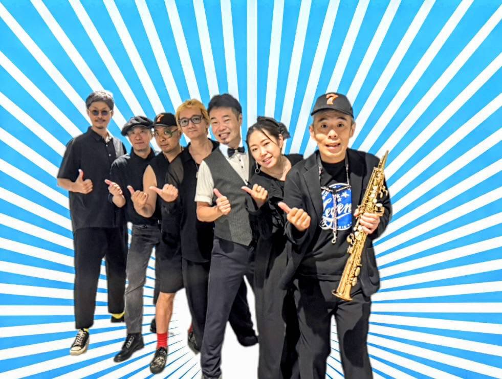 #真田ナオキ さん
サマーツアー大阪🙌
本番前のASA-CHANG&amp;ラッキーセブン🎰
次郎さんともご一緒できて嬉しかった😊
明後日は博多！久々の博多めちゃくちゃ嬉しい〜〜

バンマスお手製の派手背景verも良いので載せます🌅