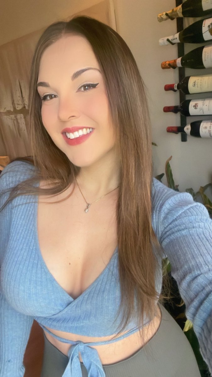 Today’s stream is live 😍🥰
We’re back to streaming 2-3 times per week now. Live Saturdays and Sundays 🥳

twitch.tv/gabbie