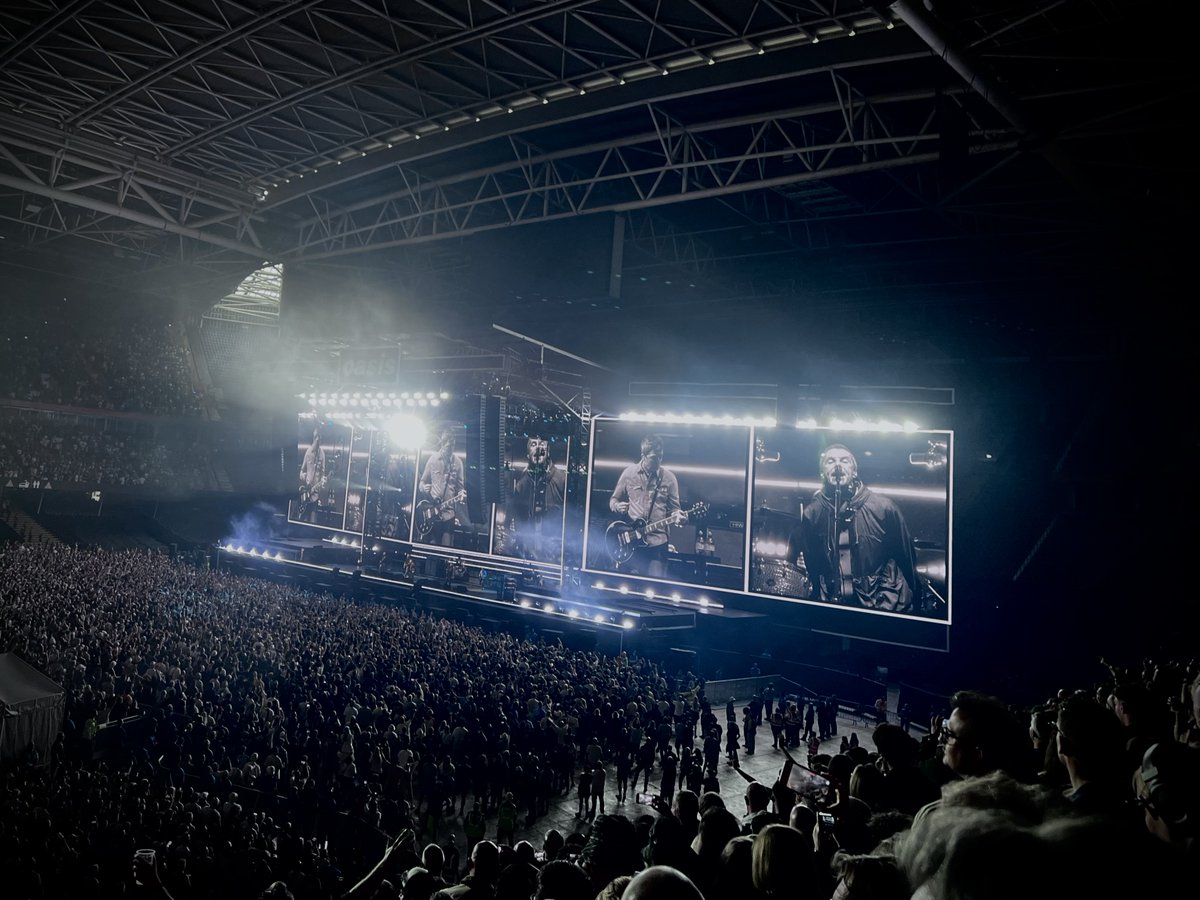Oasis30th's tweet image. 再結成ツアーいよいよ始まりました！
初日カーディフ現地の様子をお届け！