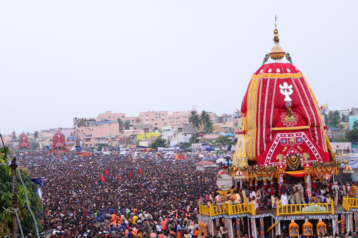 JagannathaDhaam's tweet image. ଆଧ୍ୟାତ୍ମିକ ଓ ଭକ୍ତିମୟ ପରିବେଶ ମଧ୍ୟରେ ମହାପ୍ରଭୁ ଶ୍ରୀଜଗନ୍ନାଥଙ୍କ ନନ୍ଦିଘୋଷ ରଥ ଟଣାର ଦିବ୍ୟ ଦୃଶ୍ୟ |