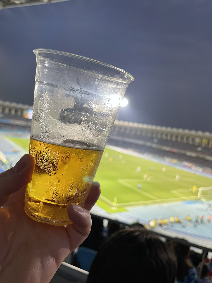 stonepineprime's tweet image. Drinking a beer in view of the pitch! Japan is the future!!
