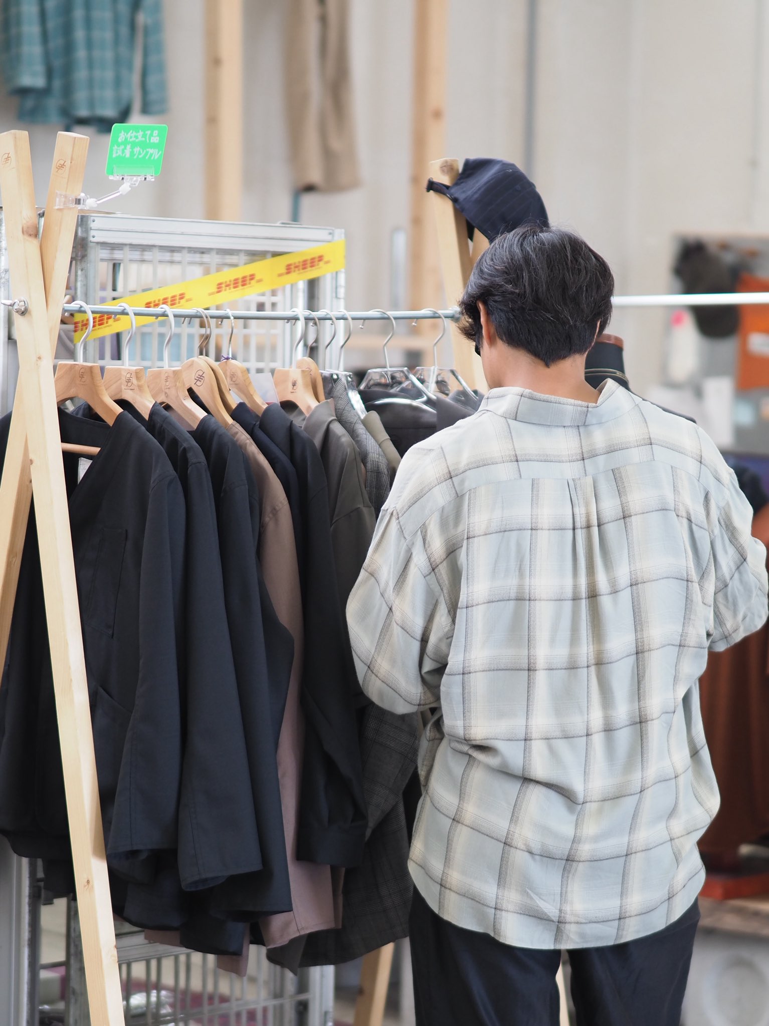 びしゅうのスカート　新見本工場 ウール83% シルク17% 新見本工場 / 尾州産地直営の洋服店 (@bishustore) · Ichinomiya