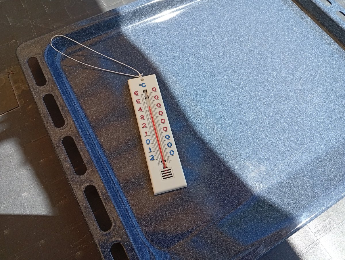 J'habite en Auvergne, et la température extérieure est actuellement de 45°C.
J'ai utilisé pour cette mesure la méthode préconisée par l'<a href="/ademe/">ADEME</a> dans ses reportages télévisuels.