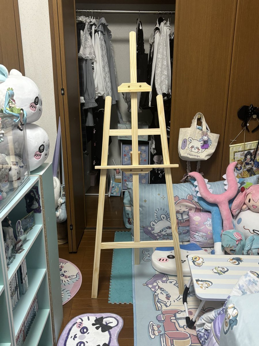 amaumi_miu's tweet image. イーゼルと絵の具を買いました！！
絵の具の方が高かったです…笑