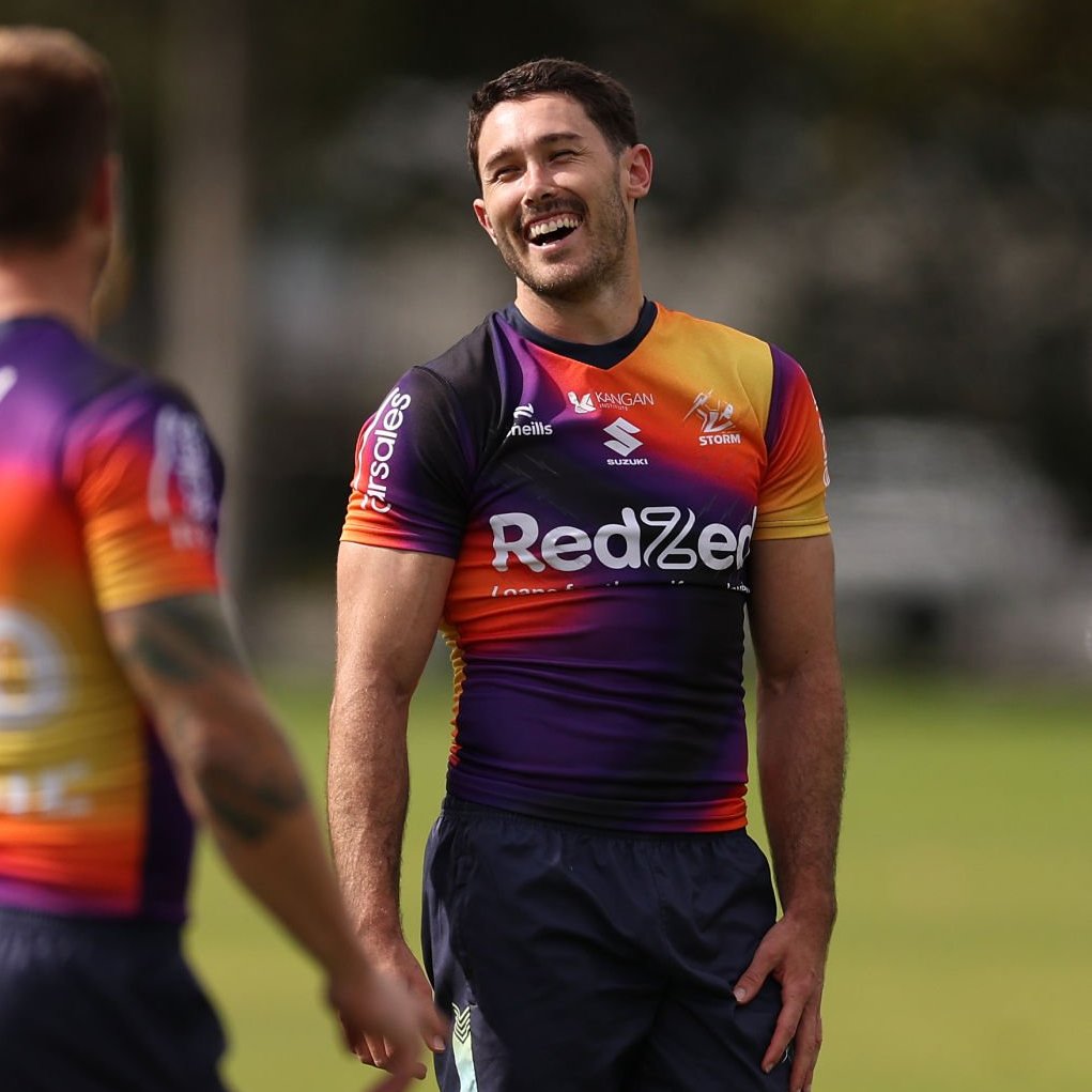 Nick Meaney was moved to fullback after Ryan Papenhuyzen withdrew late with injury.

He's gone on to star in a crucial Storm win over the Cowboys:

⚡️ 2 tries
⚡️ 5/5 goals
⚡️ 251 run metres
⚡️ 8 tackle breaks
⚡️ 3 linebreaks

#NRLCowboysStorm | #NRL