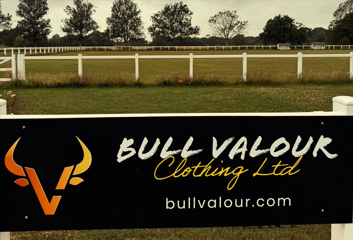 Massive thank you to Bull Valour Clothing LTD for sponsoring us this season! 

The board is up surrounding our 1st team pitch and it is looking 👌

UTB 🔴⚫️