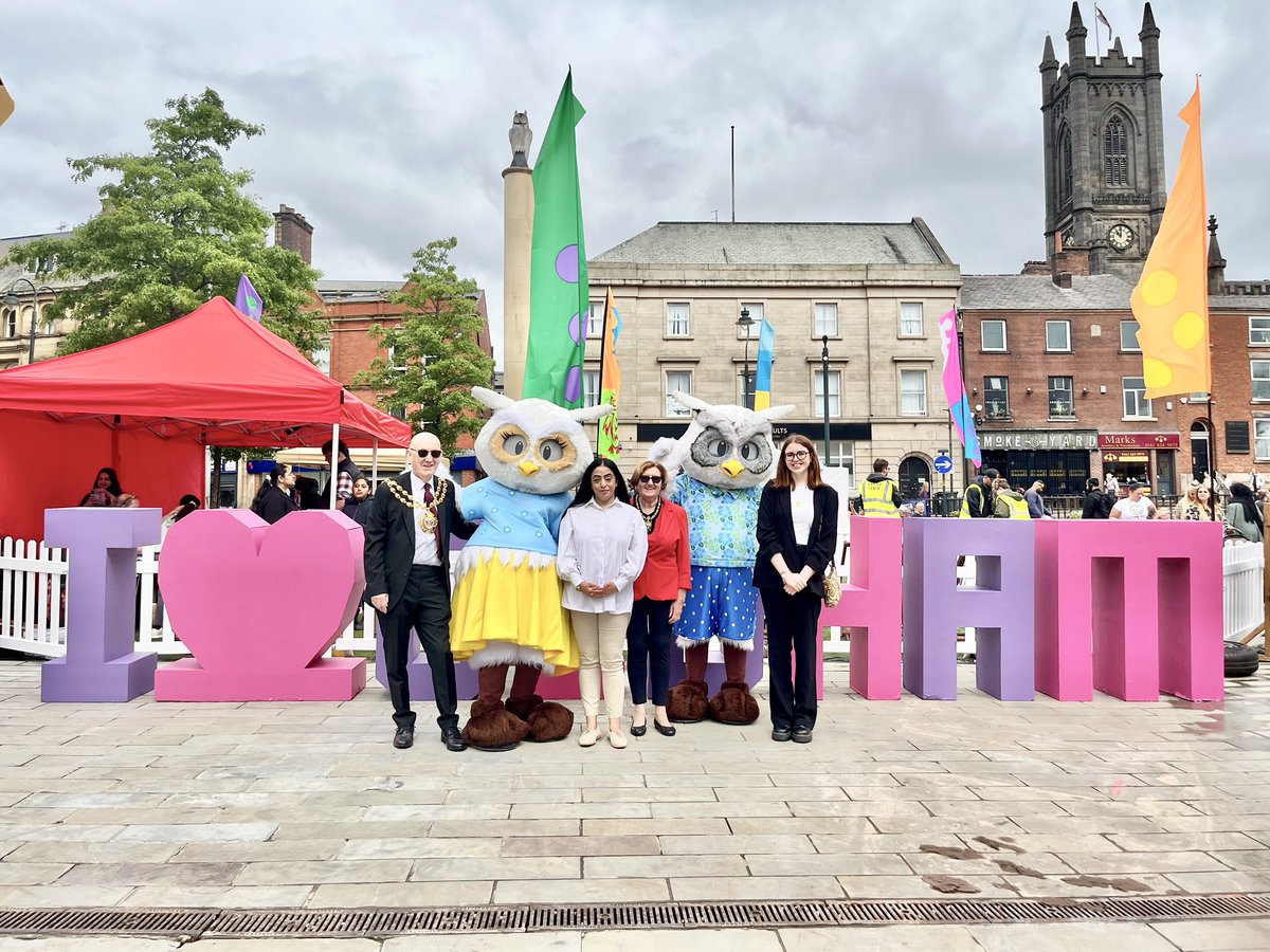 Oldham Council Leader, Cllr Arooj Shah has arrived at Festival Oldham, along with Mayor Cllr Eddie Moores, the Mayoress, and the Youth Mayor. ❤️

They’re here enjoying the day and joining in the fun with everyone at this brilliant 

#FestivalOldham #Oldham