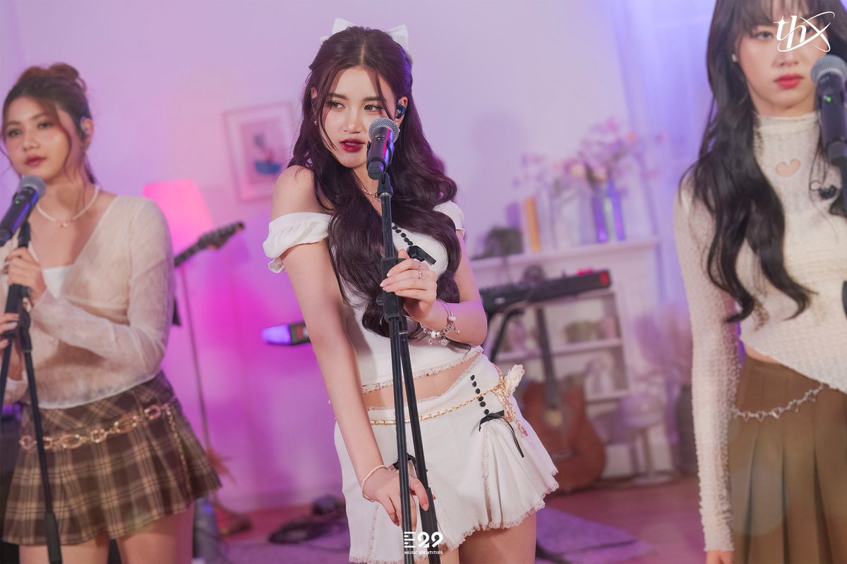thxofficial_'s tweet image. [Behind Photo] THX - ไม่พูดก็ได้ยิน (Unspoken Word) [Original by G-TWENTY] [Live Session]

Full Video on YouTube E29 🎙️✨
🔗 youtu.be/KgMqcK9_6FA

#THX_LiveSession 
#LiveSession 
#THX_th 
#THXofficial 
#E29MusicIdentities 
#TPOP