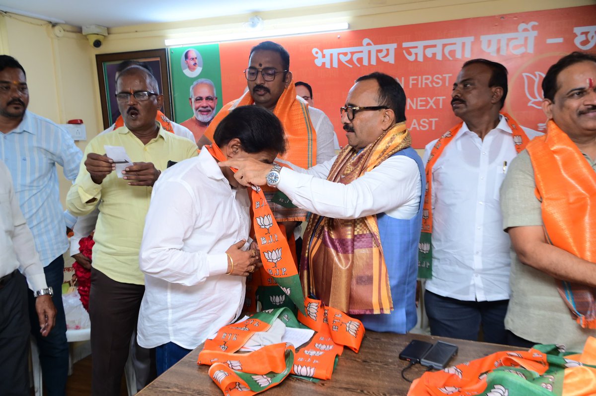 ..जनसेवेसाठी सदैव कटिबद्ध असलेल्या भाजपा पक्षात सर्वांचे हार्दिक स्वागत!

भारतीय जनता पार्टी, छत्रपती संभाजीनगर संपर्क कार्यालय येथे श्री.पद्मसिंह राजपूत, श्री.ओंकार वालतुरे, श्री.चेतन राठोड, श्री.हर्षवर्धन खणसे, श्री.ओम राजपूत, श्री.वीरेंद्र राजपूत, श्री.आदित्य जगताप,