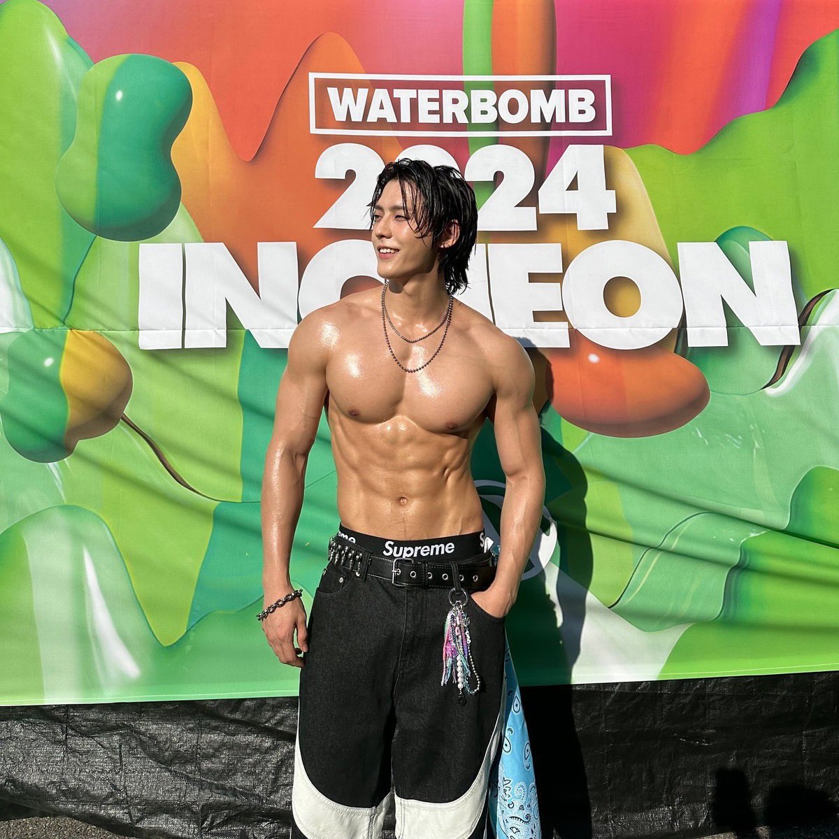 forleehuta_'s tweet image. WATERBOMB HOTTEST GUY 🔥HUTA🔥
2024                                                          2025