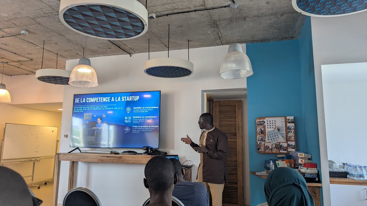 mouhamadane01's tweet image. Nous sommes ce matin à Edulab avec @galsenai pour parler d'IA, Hackathon et Entreprenariat.
@faye_Bams @S_Konteye