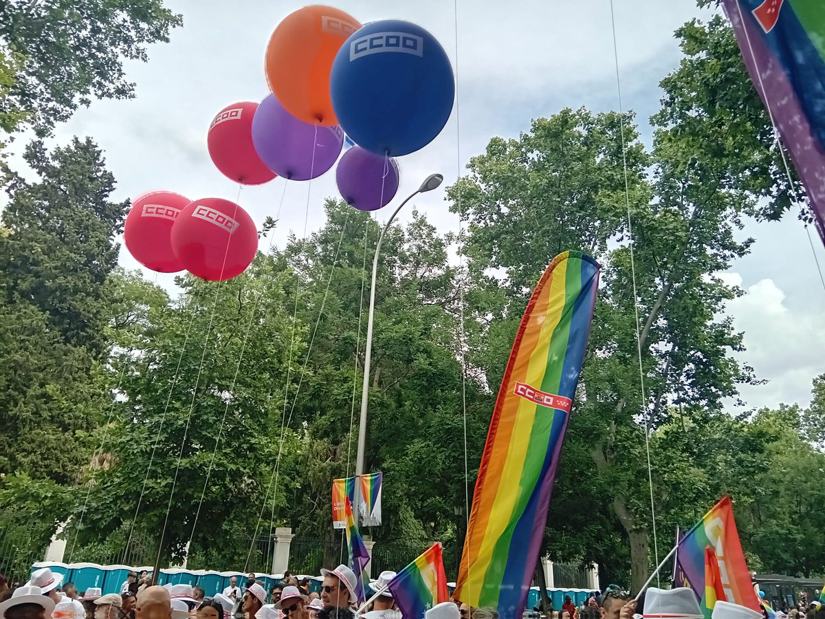 A punto de comenzar la manifestación estatal del #Orgullo en Madrid 

#OrganizaTuOrgullo
