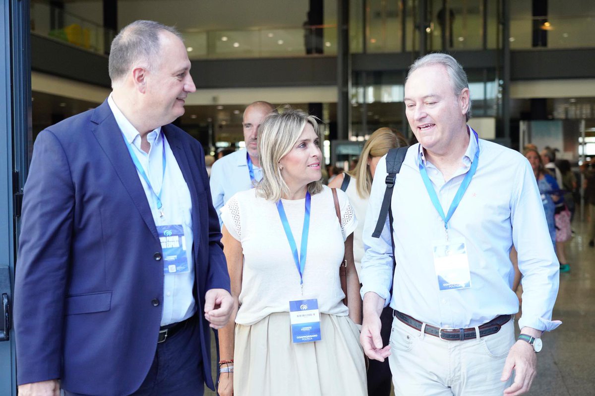 barrachinaMarta's tweet photo. Orgullosa de ver cómo nuestra provincia gana voz y peso en el proyecto que lidera @NunezFeijoo. 

Enhorabuena @salvaaguilella y @_AlbertoFabra por vuestra incorporación a la nueva dirección del @ppopular.

#Castellón toma partido por nuestra provincia y por España 🇪🇸 https://t.co/PH7Y1AsZIf