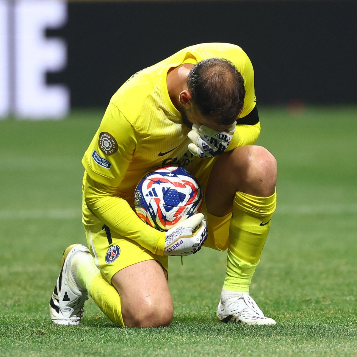 Donnaruma visivelmente abalado depois de quebrar o pé do Musiala em um lance de azar.🥺🇮🇹