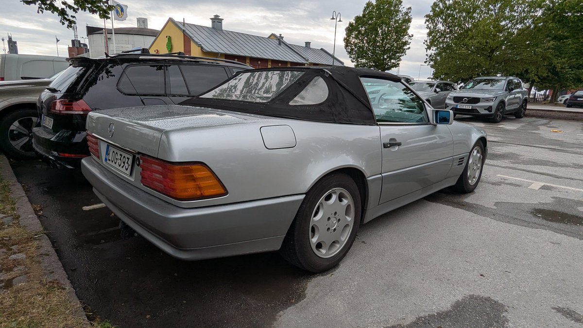 Un jour dans la rue à Visby 
Mercedes SL
