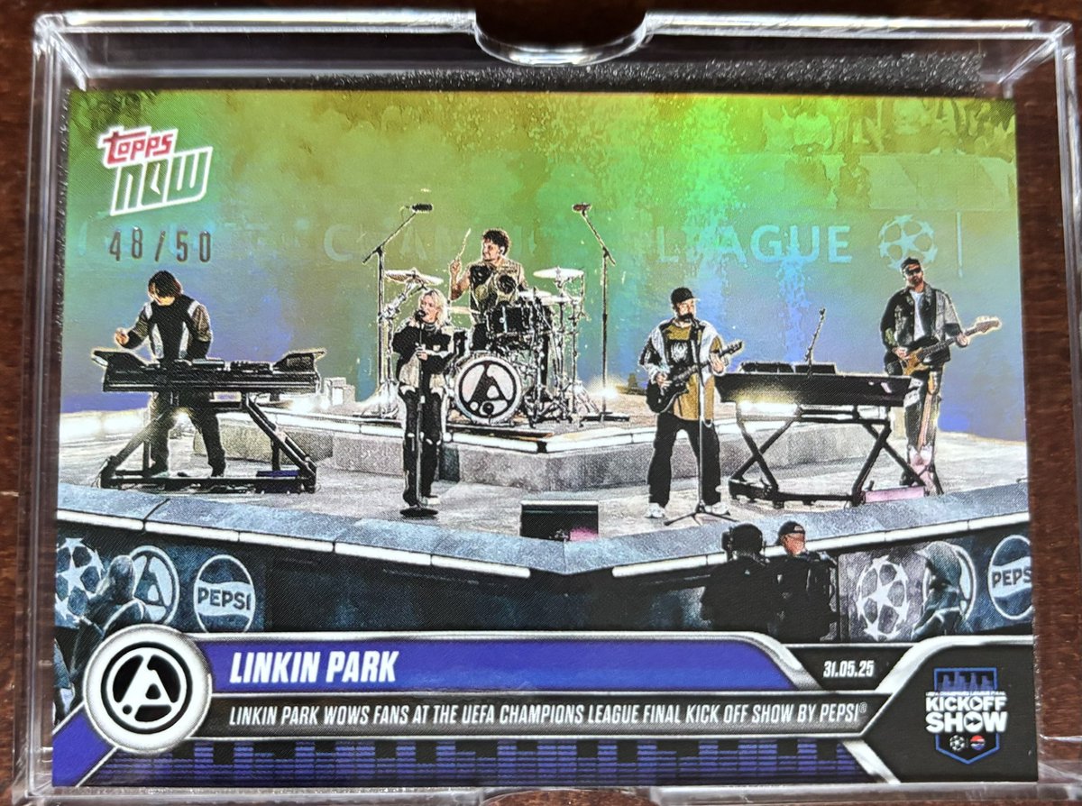 StreetsSoldado's tweet image. I just got this! Wasn’t expecting a lucky one because I only got one! It’s so pretty! Yay!!🌈 #linkinpark