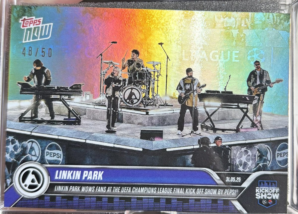 StreetsSoldado's tweet image. I just got this! Wasn’t expecting a lucky one because I only got one! It’s so pretty! Yay!!🌈 #linkinpark