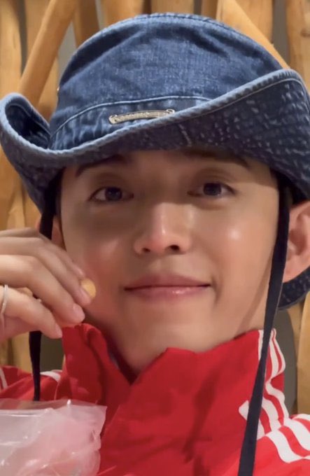 cscthnkr's tweet image. same person btw