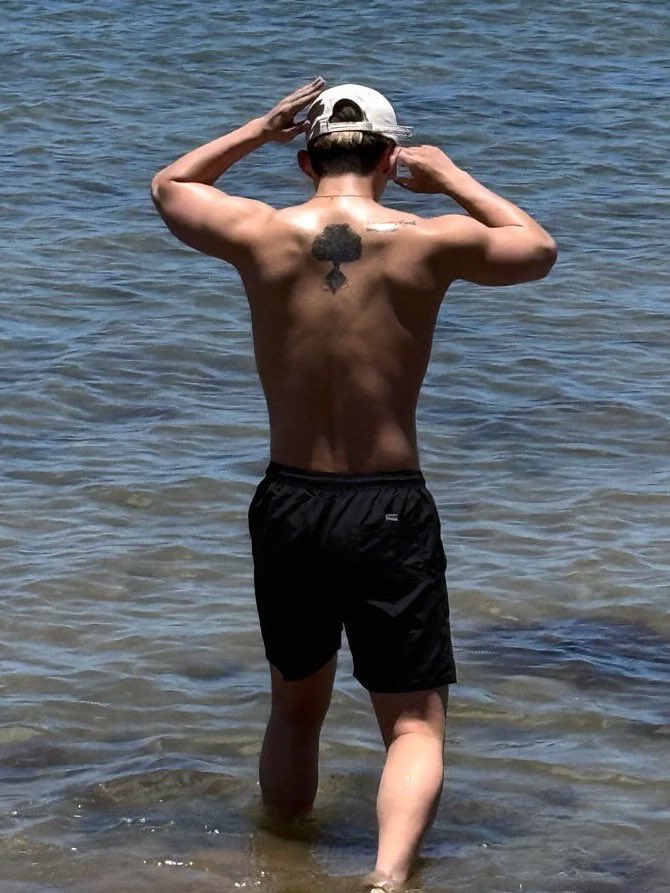 cscthnkr's tweet image. same person btw