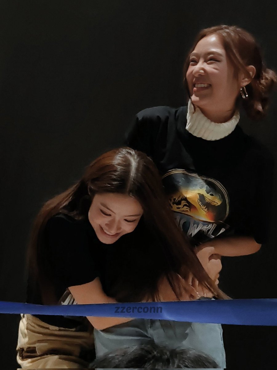 zzerconn's tweet photo. Love is not getting, but giving 🤭
#NamtanFillm #น้ำตาลฟิล์ม https://t.co/b8WfRbVVGK