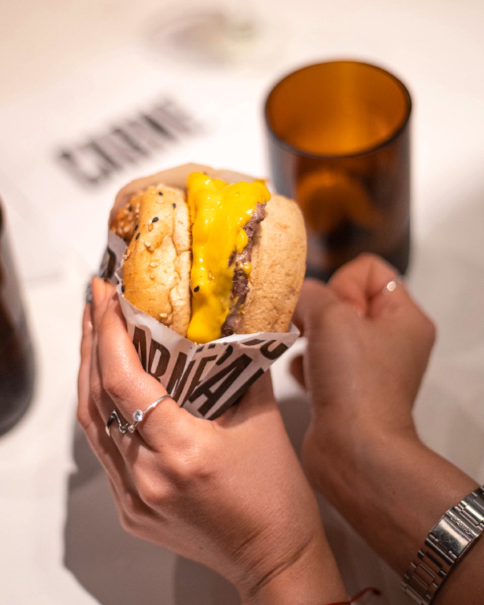 Hoy no es solo un día de descanso, es un día para disfrutar lo que realmente importa. 🍔 

Y si el finde termina con una hamburguesa, mejor que sea de las que dejan huella.

#CARNEHamburguesas #hamburguesa #sabado #CARNE