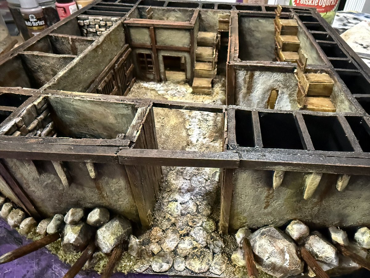 ThePlunderDen's tweet image. I have completed the Base and Prison to the Stone Fort that I am building for the Trey Parker Table. Moving on to the top half next. I really wanted to add a lot of details to these cells included scratched list of Day’s served in prison 