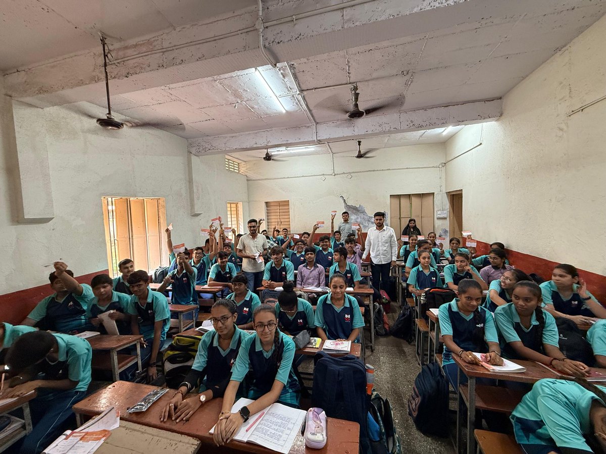 ABVP_Rajkot's tweet image. #ABVPMembership Drive અંતર્ગત 

#ABVPRajkot મહાનગર  કાર્યકર્તાઓ દ્વારા વિવિધ શાળાના વિદ્યાર્થીઓની સદસ્યતા કરવામાં આવી.

#JoinABVP

#JoinABVPGJ

#ABVPGujarat