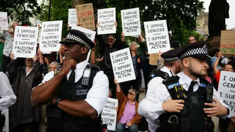 The police and government are flexing their muscles to test their latest escalation in authoritarianism.

More than twenty arrests for terrorism offences at this protest so far. 

Fight the police state, but remember the cause at the core of all this

ACAB // Free Palestine