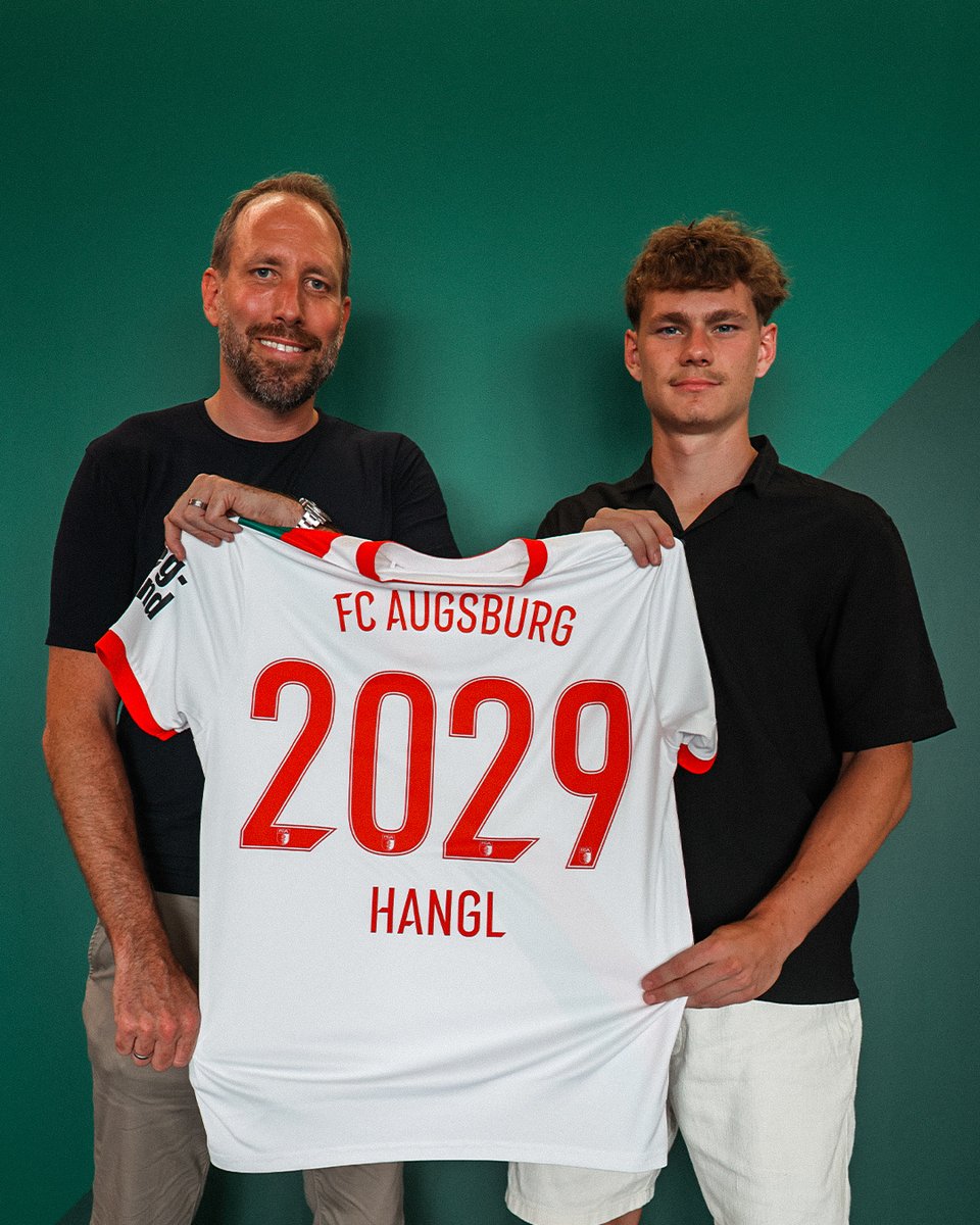 Ein weiterer ÖFB-Junioren-Nationalspieler läuft langfristig für den FCA auf! 🇦🇹 Mittelfeldakteur Florian Hangl, seit der Saison 2022/23 in Augsburg, verlängert seinen Vertrag bis 2029. ✍ Wir freuen uns!
___
👉Zur Meldung: fca07.com/Hangl
