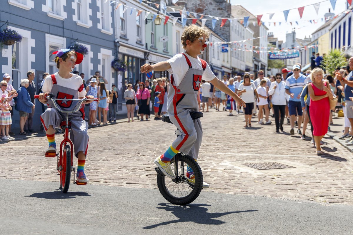 🎉 Less than a month to go until Alderney Week! Who’s heading over to join the island’s biggest celebration of the year? Expect parades, live music, family fun and that unbeatable Alderney atmosphere.

visitalderney.com/see-do/events/…

#alderney #alderneyweek