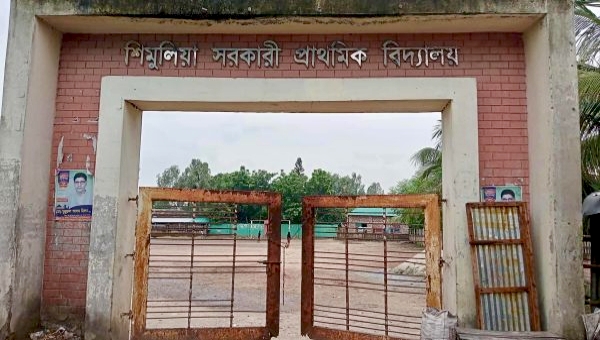 নওগাঁয় স্কুলের টাকা আত্মসাতের অভিযোগ প্রধান শিক্ষকের বিরুদ্ধে