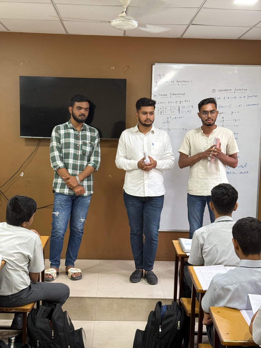 ABVP_Rajkot's tweet image. #ABVPMembership Drive અંતર્ગત 

#ABVPRajkot મહાનગર  કાર્યકર્તાઓ દ્વારા વિવિધ શાળાના વિદ્યાર્થીઓની સદસ્યતા કરવામાં આવી.

#JoinABVP

#JoinABVPGJ

#ABVPGujarat